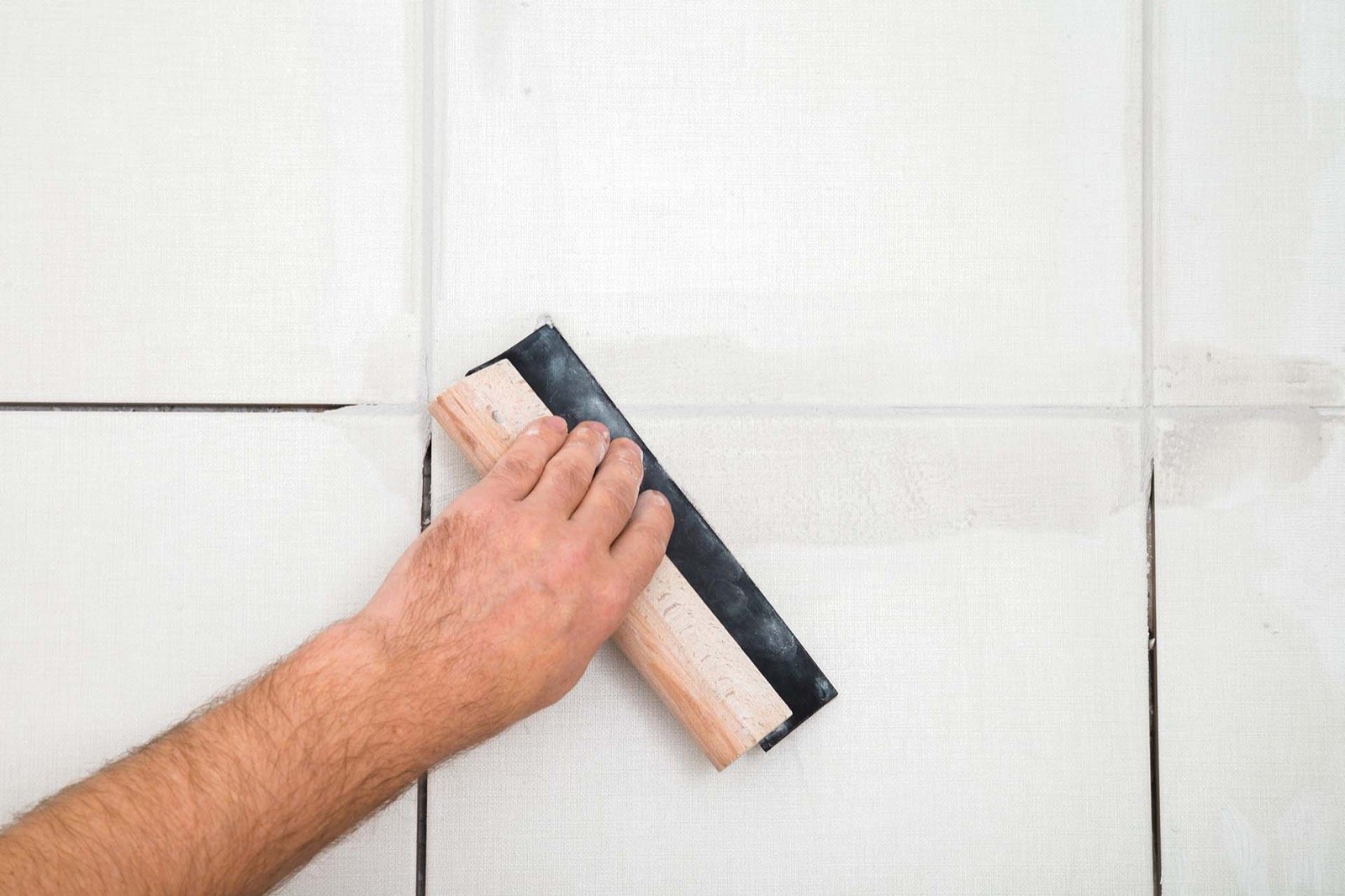Regrouting and sealing tools for bathroom tiles